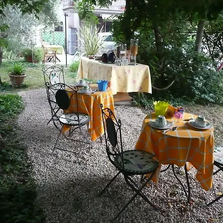 Al Giardino Degli Ulivi Bed & Breakfast 3*