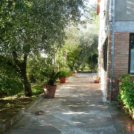 Al Giardino Degli Ulivi 3*