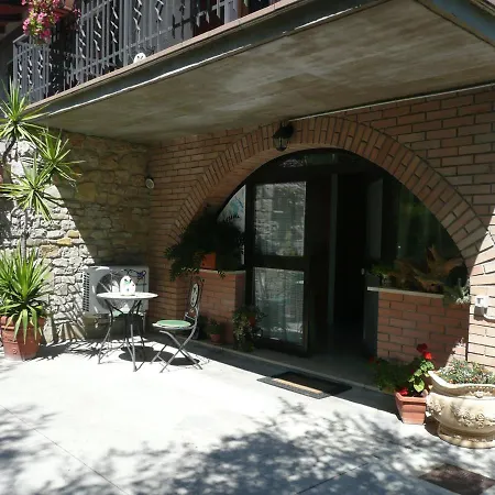 Al Giardino Degli Ulivi לינה וארוחת בוקר 3*